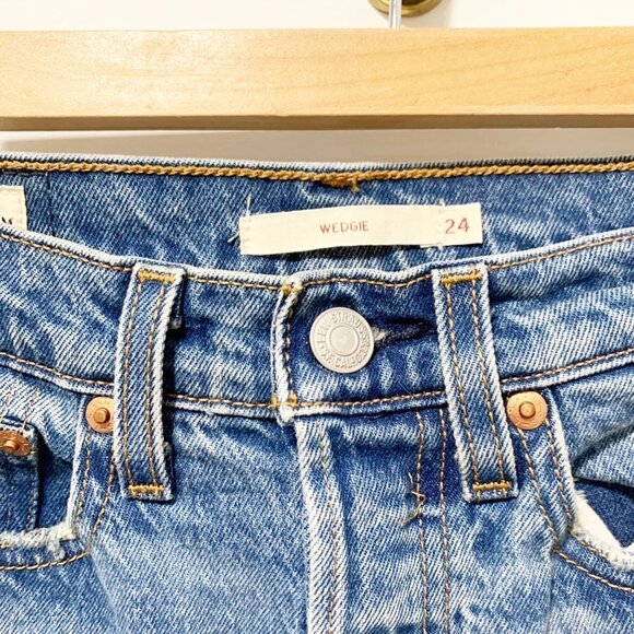 🌷SALE Levi’s Wedgie Jeans Size 24 90s Light Wash Button Fly Distressed - Picture 3 of 15